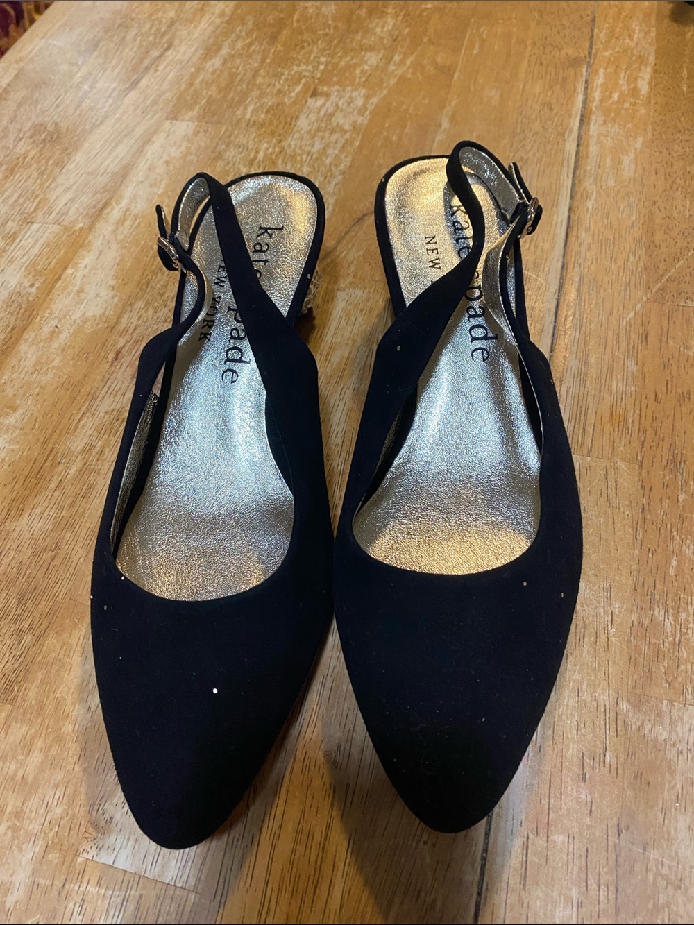 Beautiful Kate spade New York Black very elegant and very comfortable!!